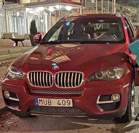 Rödmetallic BMW X6 Xdrive 40D stulen i Norsborg söder om Stockholm